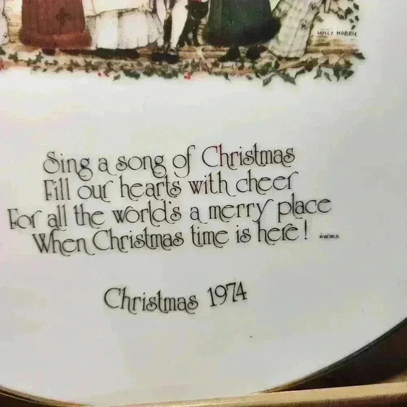Vintage Holly Hobbie Christmas 1974 Sing A Song Porcelain Commemorative Plate - Picture 3 of 6